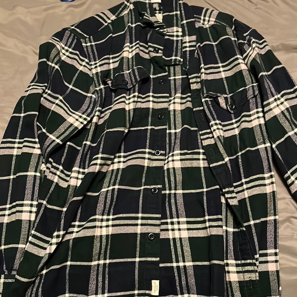 American Eagle green navy flannel (L)